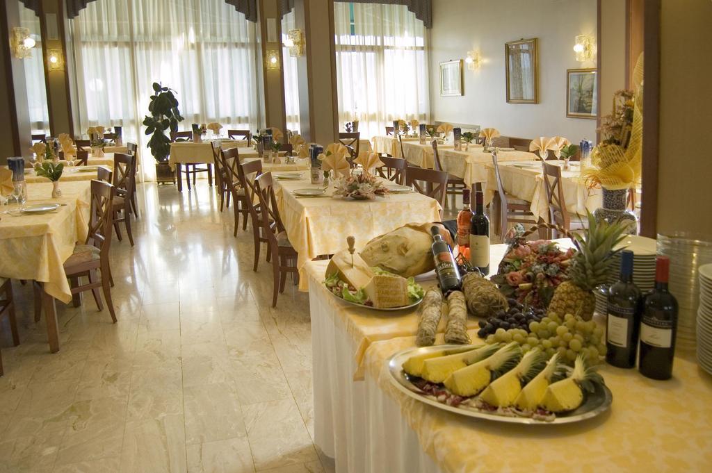 סלסומאג'יורה טרמה Hotel Garden Ristorante מראה חיצוני תמונה